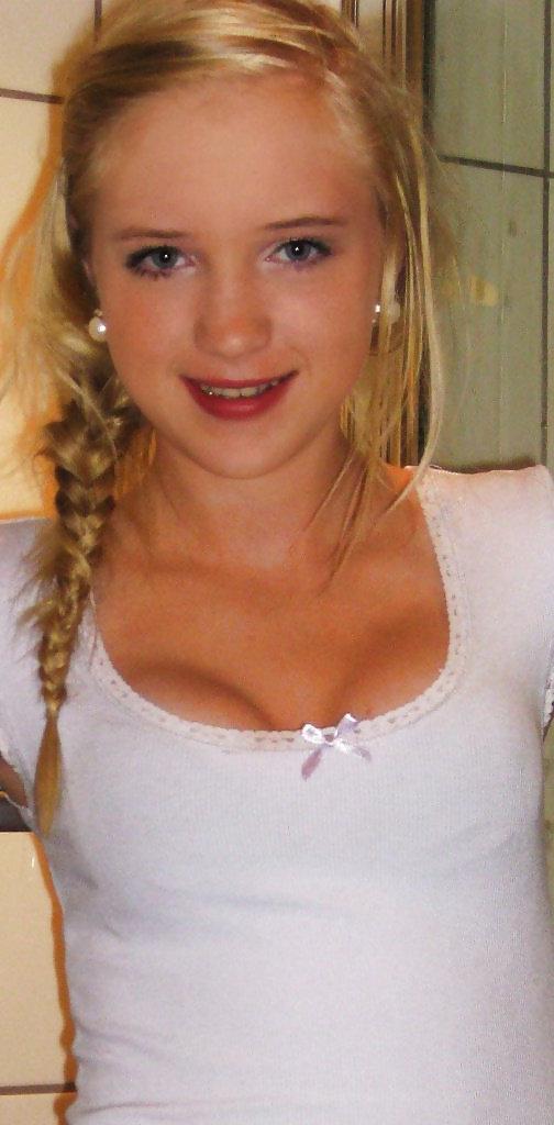 13P Teen cleavage