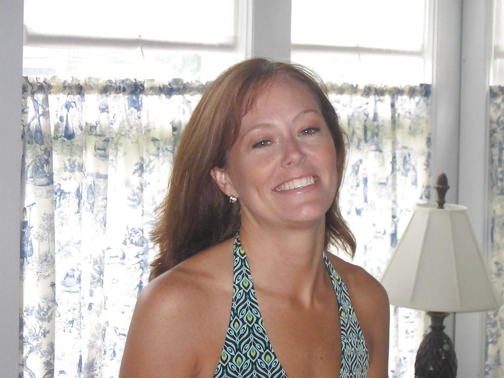 18P Gorgeous Brunette Milf