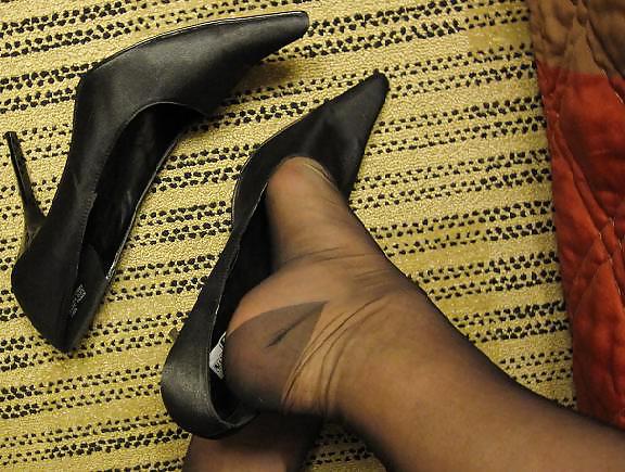 24P My legs in classic Nylons