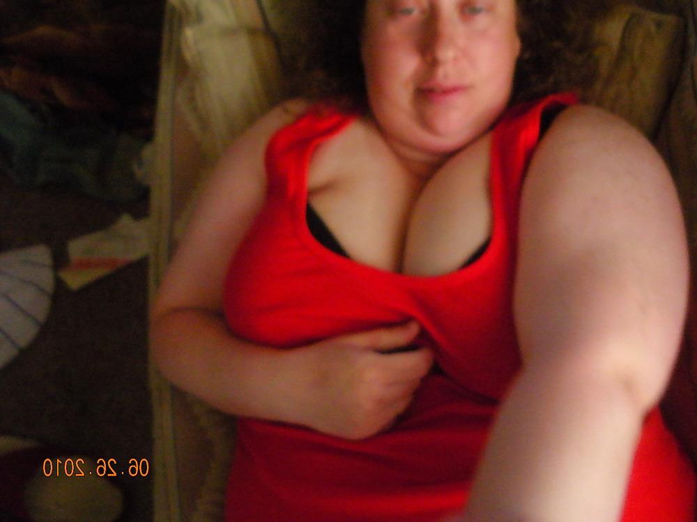 5P Wife cleavage