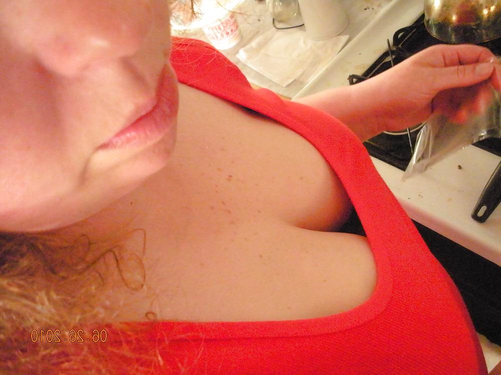 5P Wife cleavage