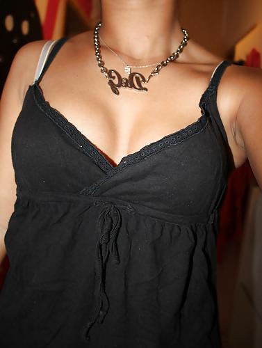 13P Great cleavage and downblouse pics