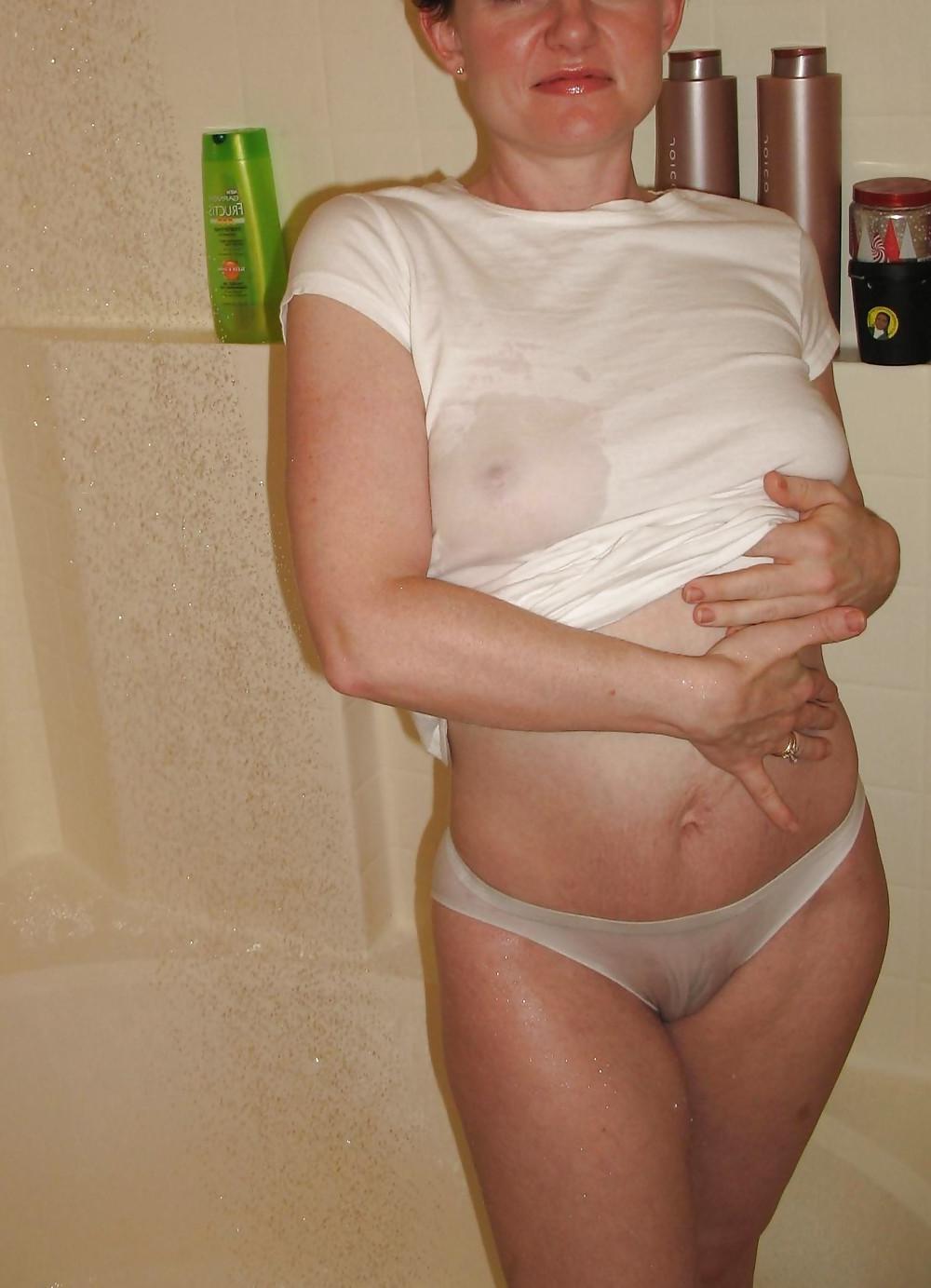 25P SHOWER AND WET TSHIRT