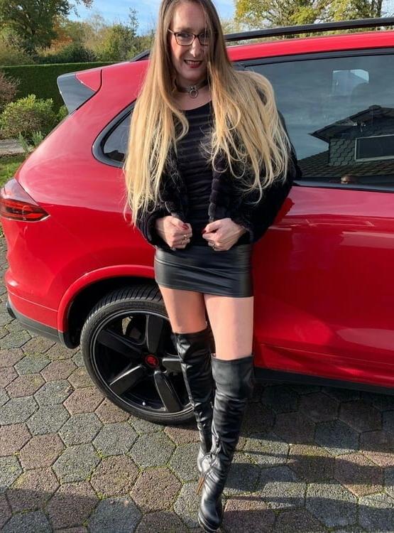 25P A German fetish lady