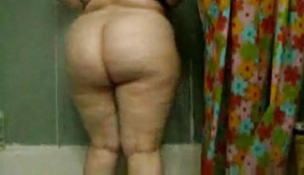 12P My mom in the shower
