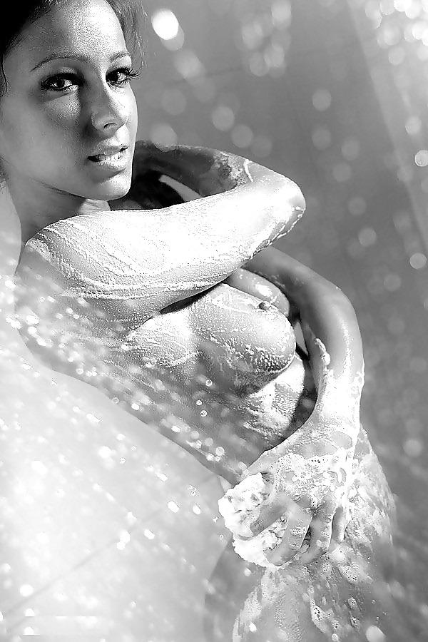 10P Shower in Black&White #1