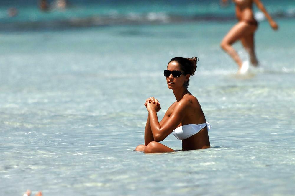 25P Elena Santarelli beach bikini candids great arse & cleavage