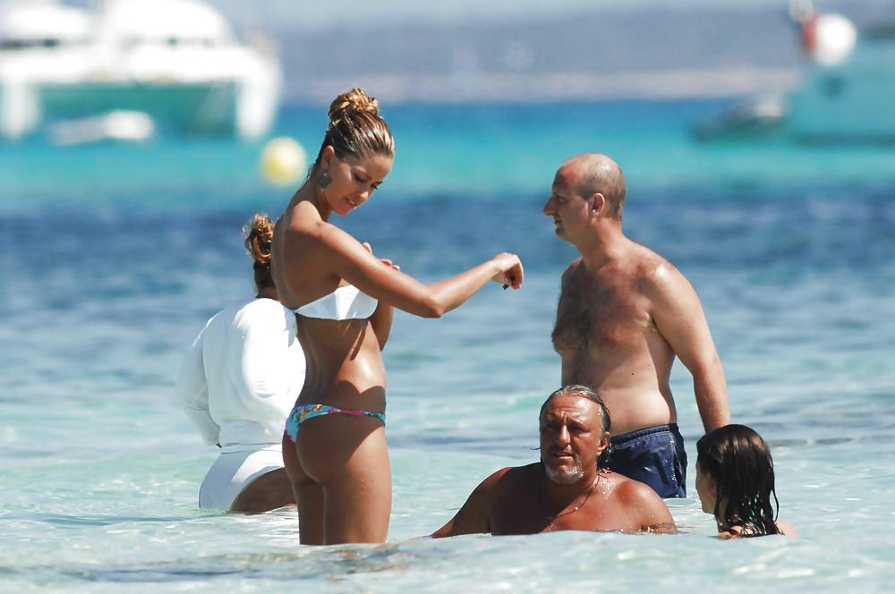 25P Elena Santarelli beach bikini candids great arse & cleavage