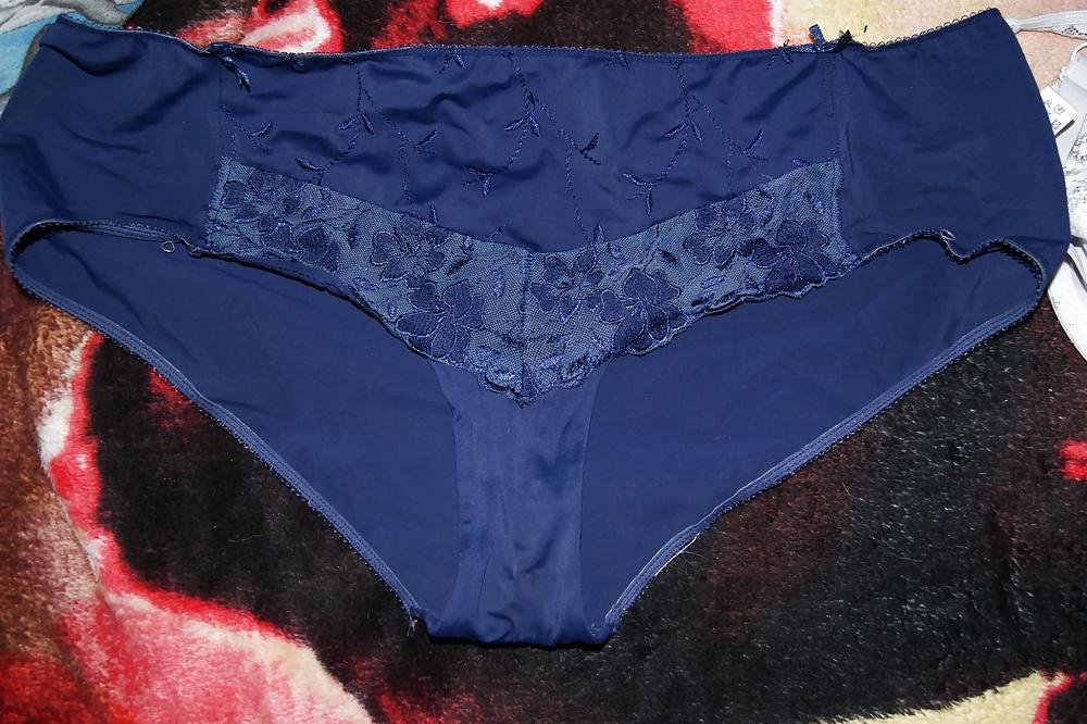 9P Cumshot on a MILFs Panties