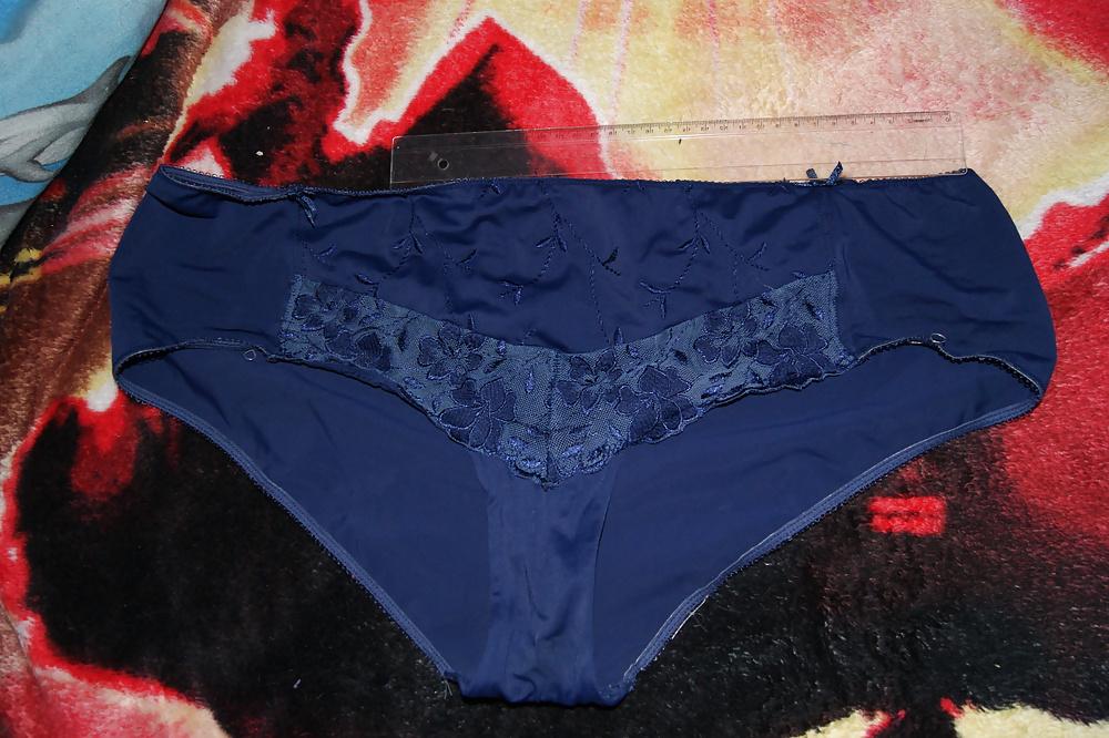 9P Cumshot on a MILFs Panties