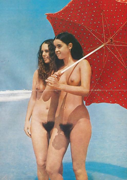25P Color Retro Nudists