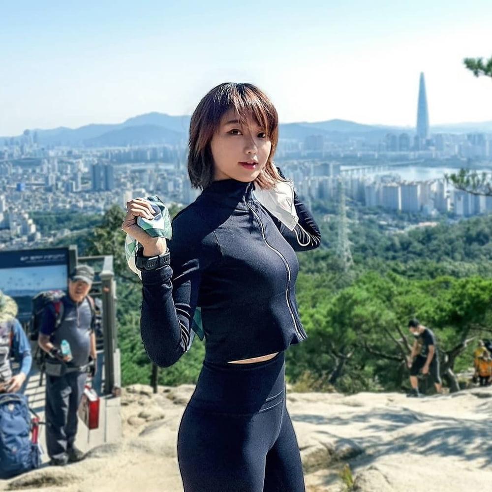 19P Wet Sporty Korean Loves Her Skimpy Tights