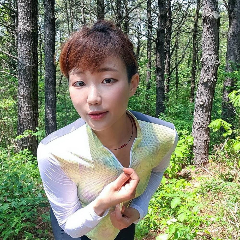 19P Wet Sporty Korean Loves Her Skimpy Tights