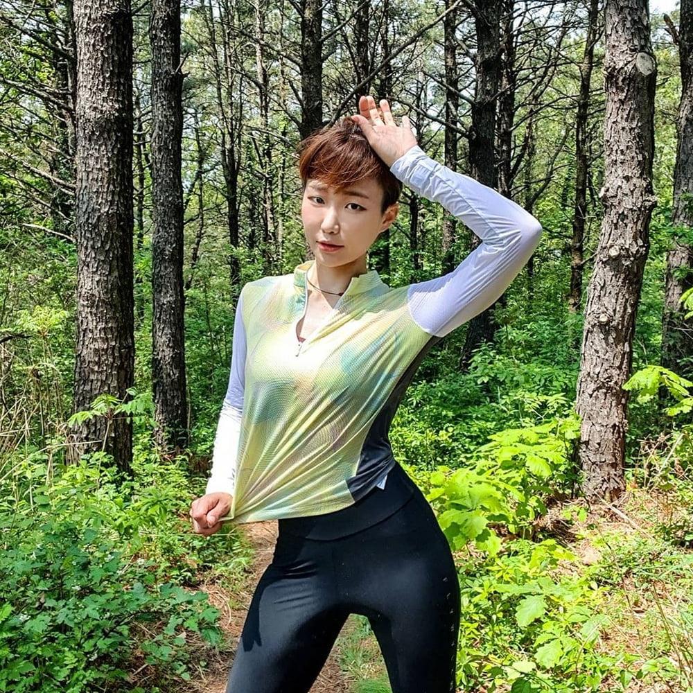 19P Wet Sporty Korean Loves Her Skimpy Tights