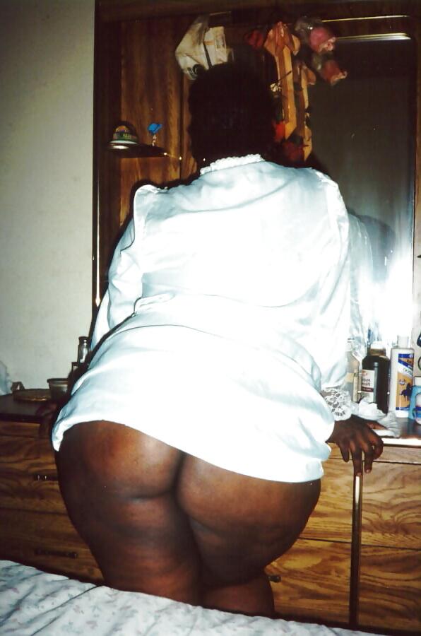 12P Amatuer BIG BLACK BUTT