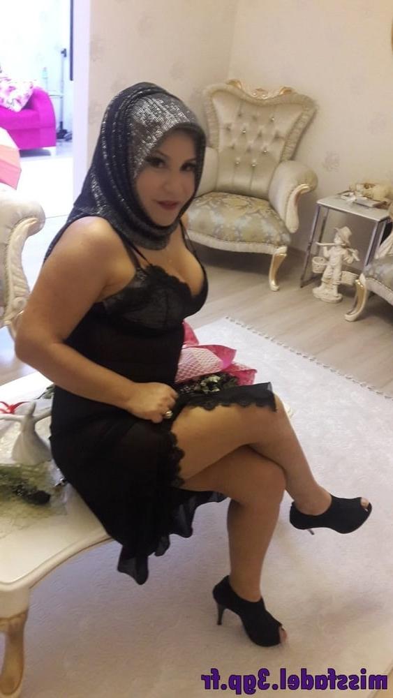 25P Turkish hijab milf exposed