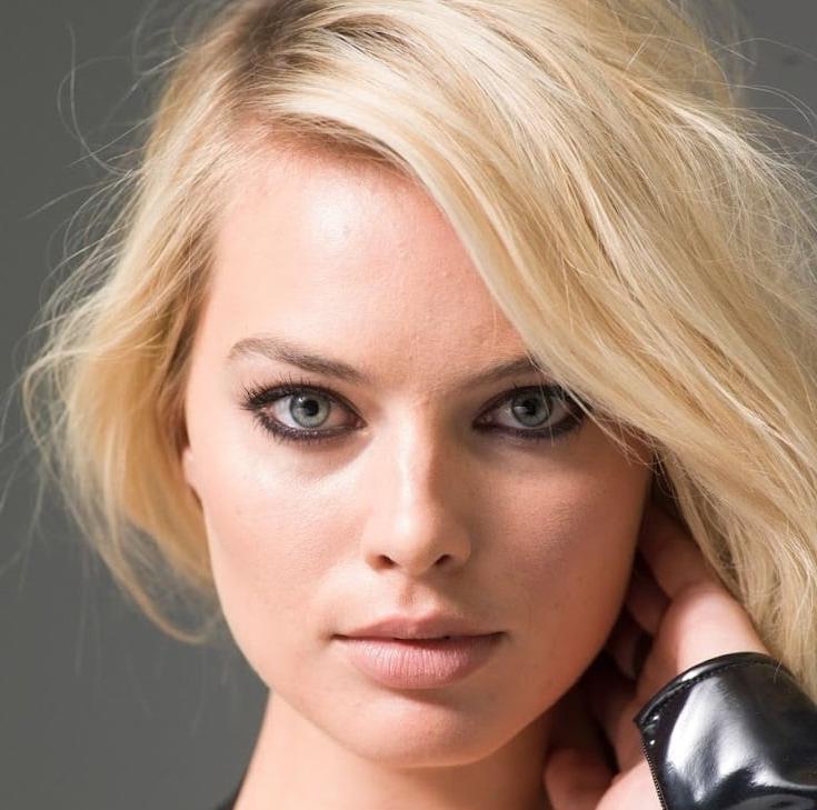 25P Gorgeous Margot Robbie