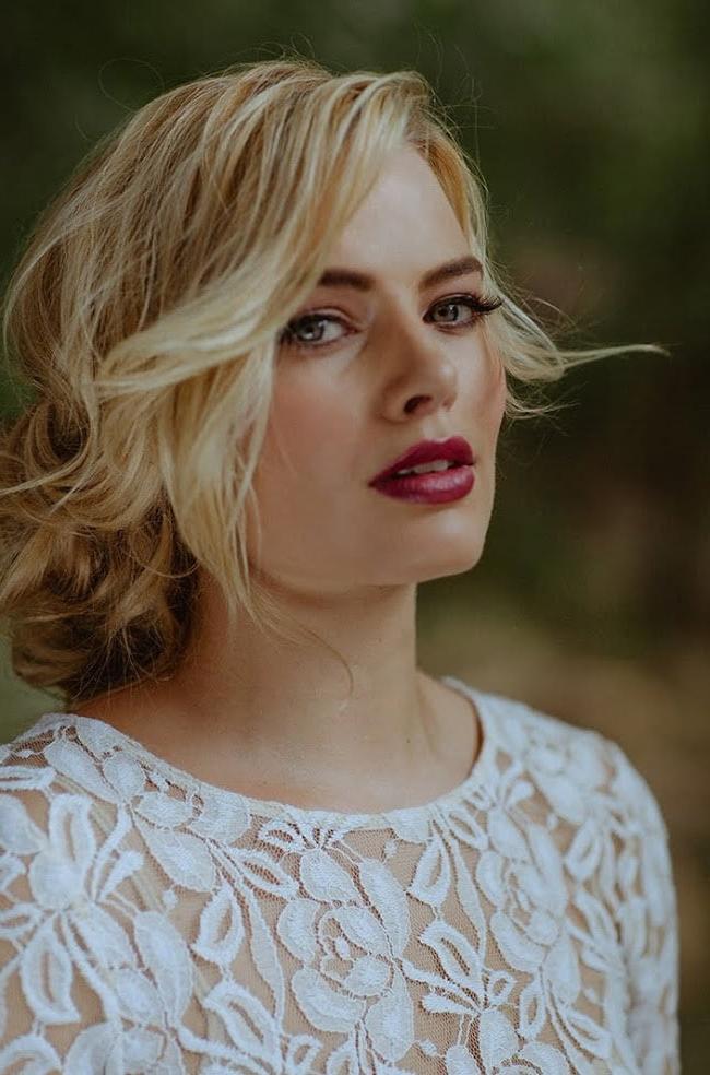 25P Gorgeous Margot Robbie
