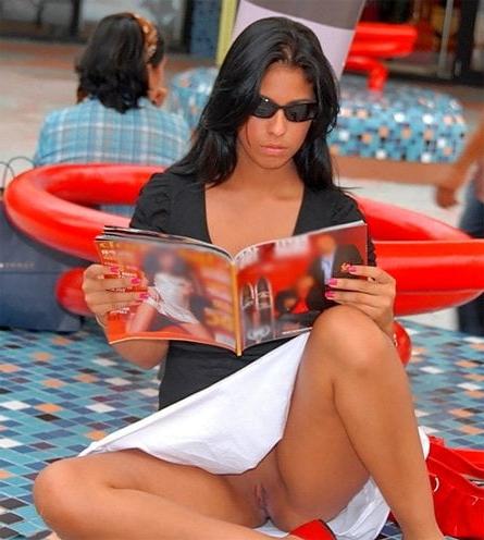 25P Latinas FLASHING in PUBLIC