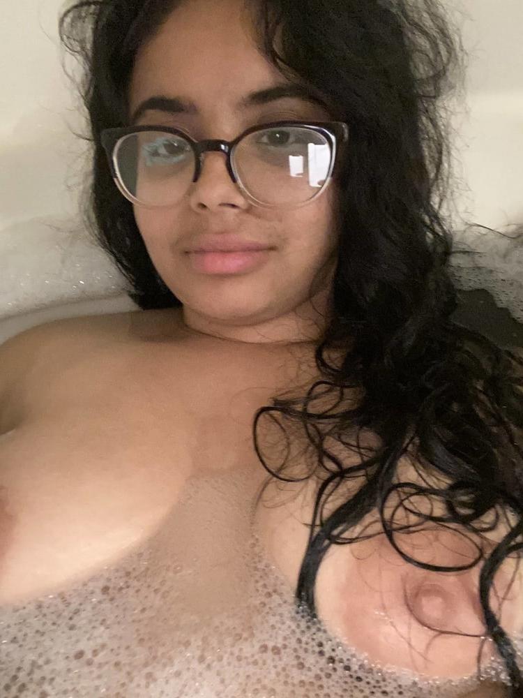 25P Naughty Natasha Kaur Abord Living Girl !!!