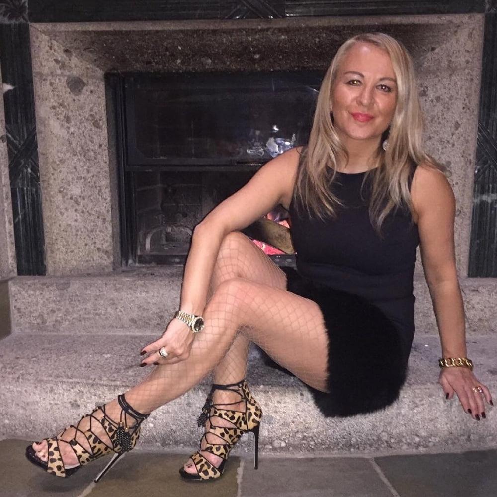 25P Elegant classy slut