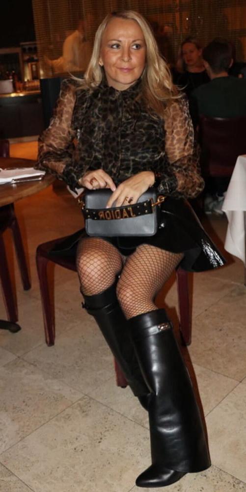 25P Elegant classy slut