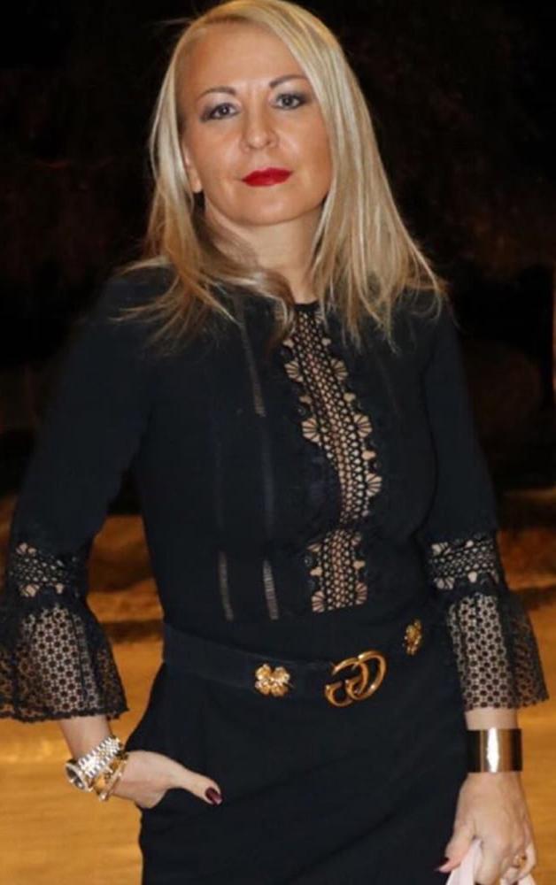 25P Elegant classy slut