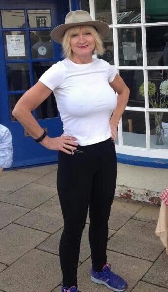 25P Mature ladies braless cleavage pokies 200 special my favorit