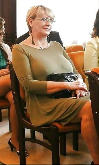 25P Mature ladies braless cleavage pokies 200 special my favorit