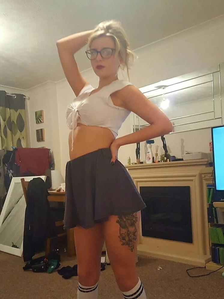 25P BLONDE LADY POSING