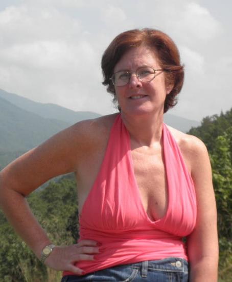 20P Mature ladies braless cleavage pokies 201