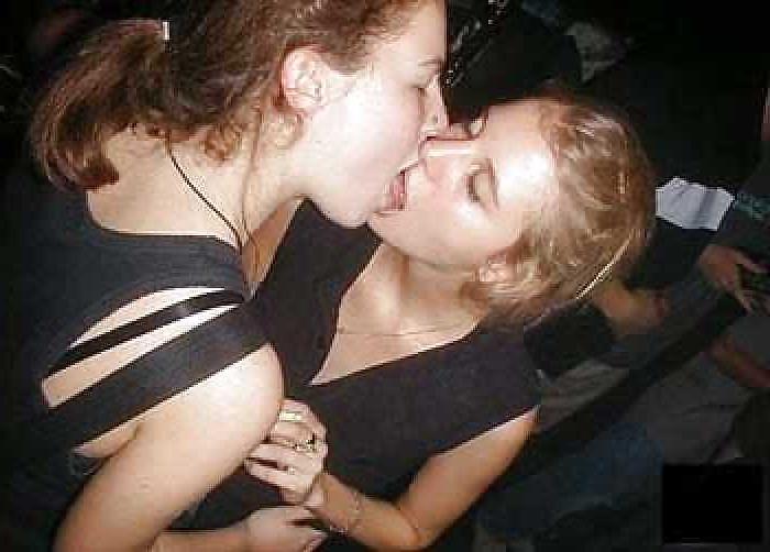 25P Misc Amat Kissing Girls