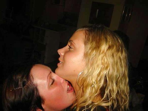 25P Misc Amat Kissing Girls