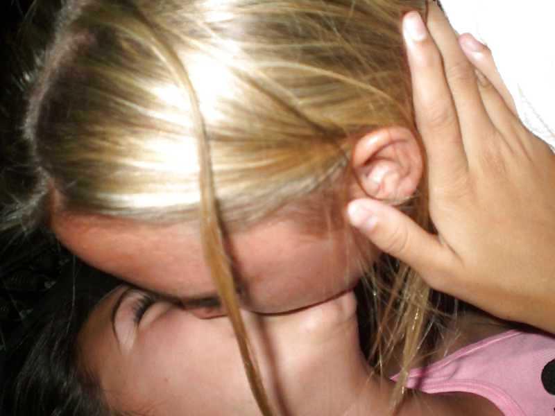 25P Misc Amat Kissing Girls