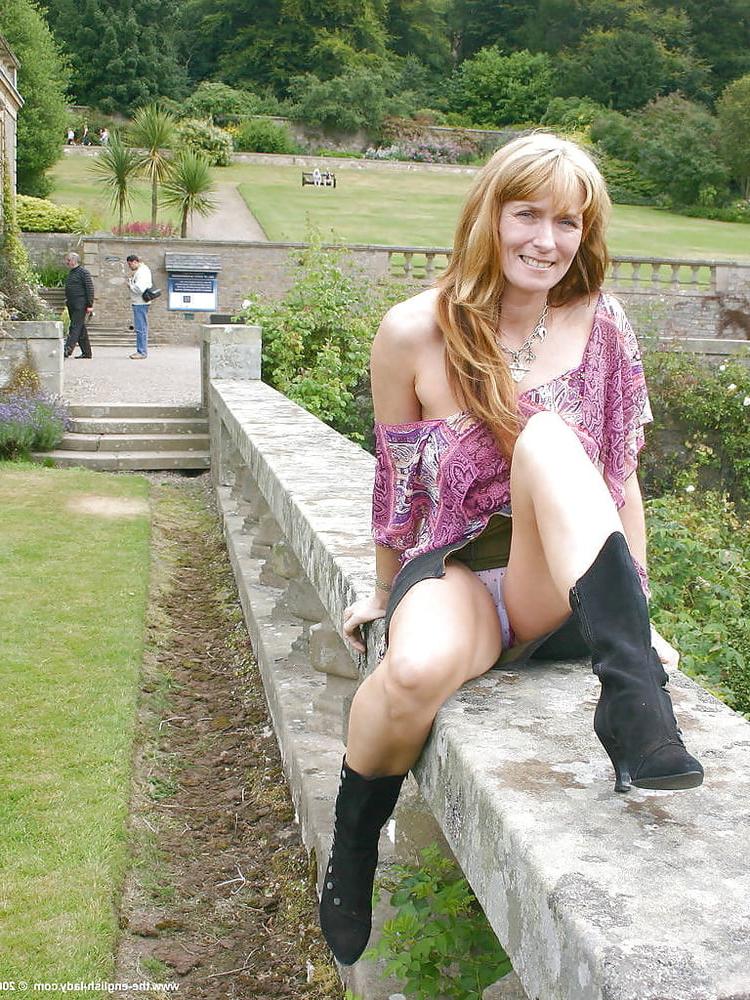 25P Sexy Grandma Spread her Legs 16