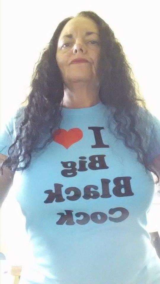 25P Sexy Grandma Spread her Legs 16