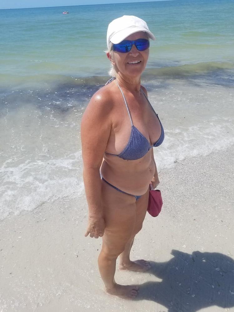 21P Sexy grandma in bikini