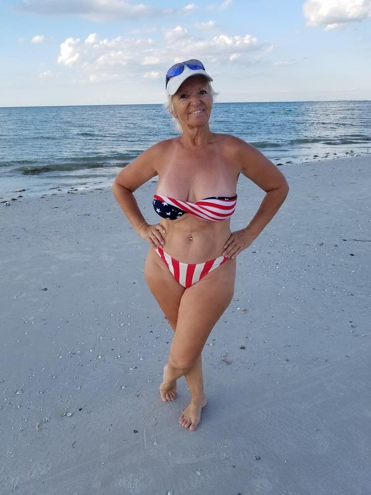 21P Sexy grandma in bikini