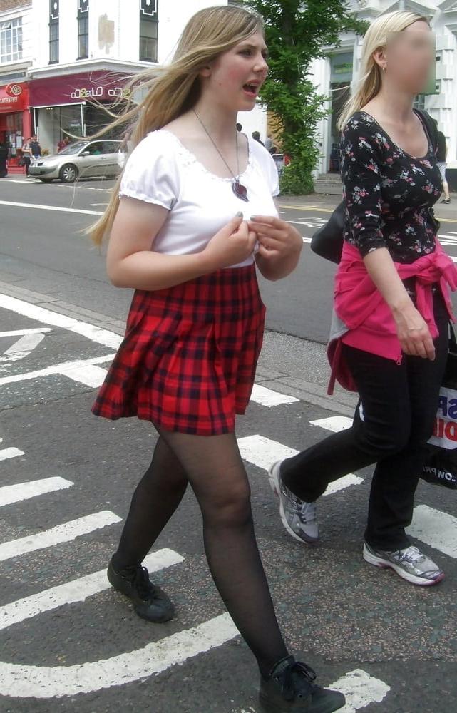 25P pantyhose in public 4