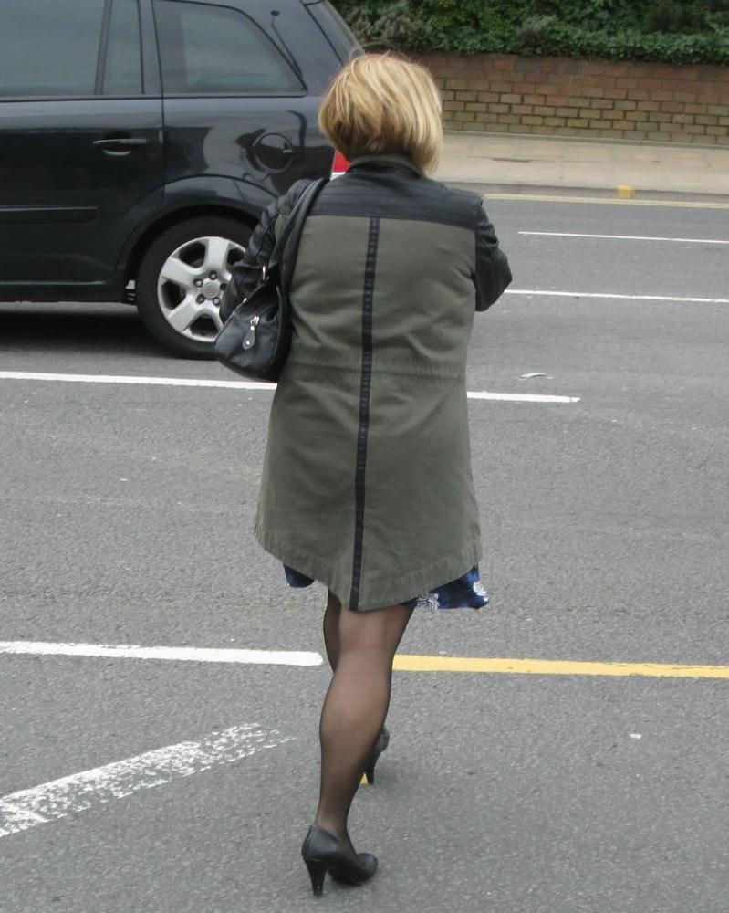 25P pantyhose in public 4