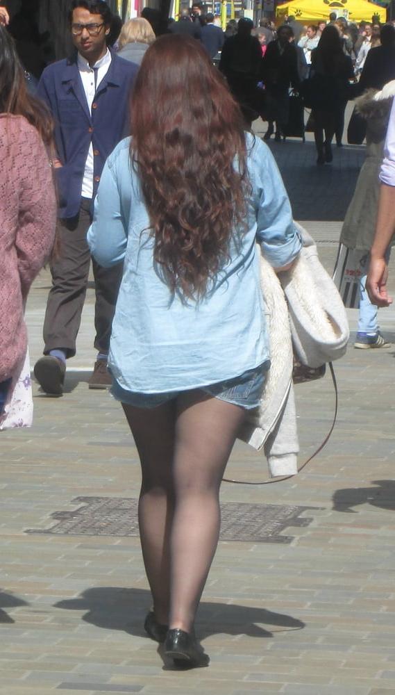25P pantyhose in public 4