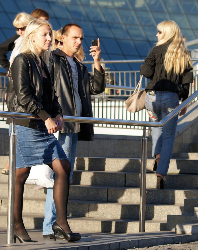 25P pantyhose in public 3