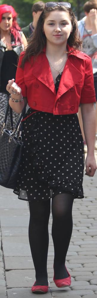 25P pantyhose in public 3