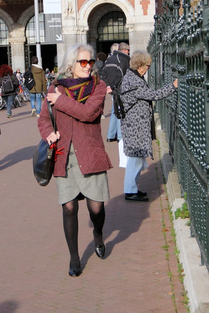 25P pantyhose in public 3