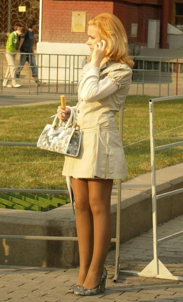 25P pantyhose in public 3