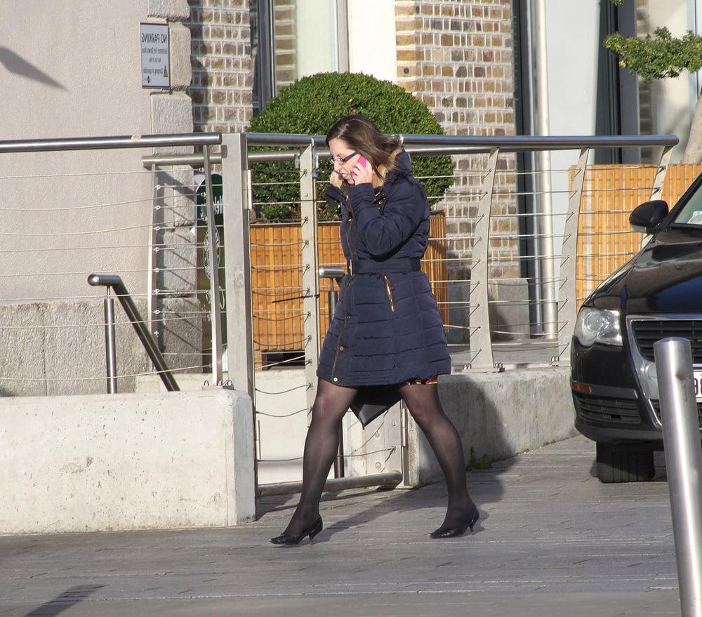 25P pantyhose in public 3