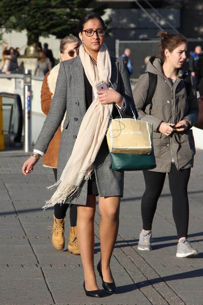 25P pantyhose in public 3