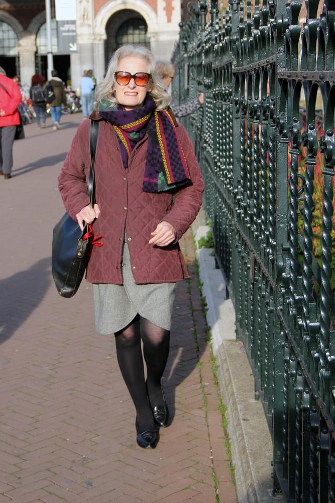 25P pantyhose in public 3