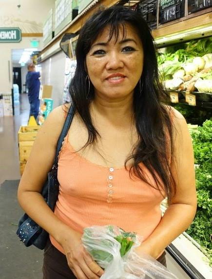 20P Mature ladies braless cleavage pokies 198