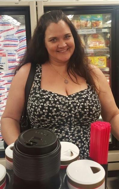 20P Mature ladies braless cleavage pokies 198